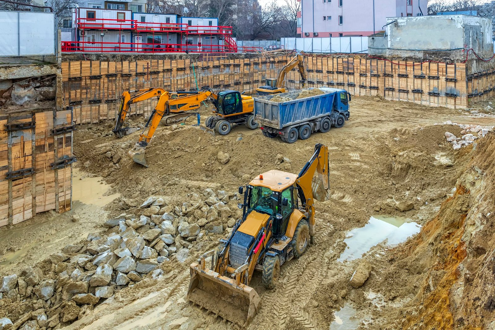 Équipe Rocher IC en réunion sur un chantier