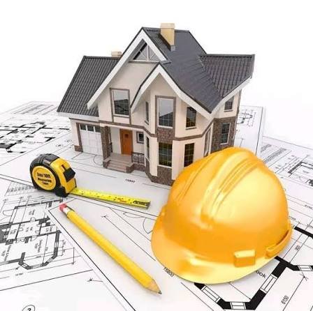Ingénieur consultant des plans sur site